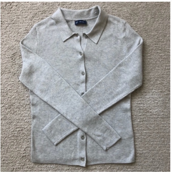 Gap- Collar Cardigan Sweater. - Picture 2 of 5